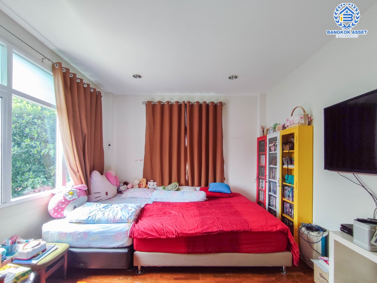 *****บ้านมือสอง ม.รสา สแปนิช คอร์ทยาร์ด รามอินทรา หลังมุม เนื้อที่ 53.6 ตร.ว. ฟังก์ชัน 3 ห้องนอน 3 ห้องน้ำ จอดรถได้ 2 คัน Facilities ครบครัน บนทำเลเชื่อมต่อหลายเส้นทาง ถ.ลาดปลาเค้า, ถ.รามอินทรา, ถ.เกษตร-นวมินทร์ ใกล้ทางด่วน "รามอินทรา-อาจณรงค์" และ เซ็นทรัลรามอินทรา